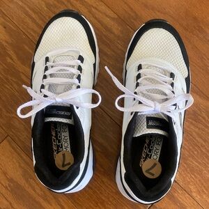 Skechers ladies lace up tennis shoes. EUC SZ 7. White fabric Black leather trim.